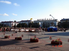 Гости фестиваля на площади Ленина