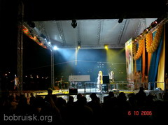 Шоу молодежной моды вечером 6-го октября на площадке у Дворца искусств на ул. Ульяновской.