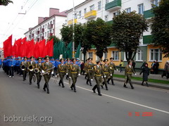 Торжественное шествие участников Дожинок-2006 по улице Советской